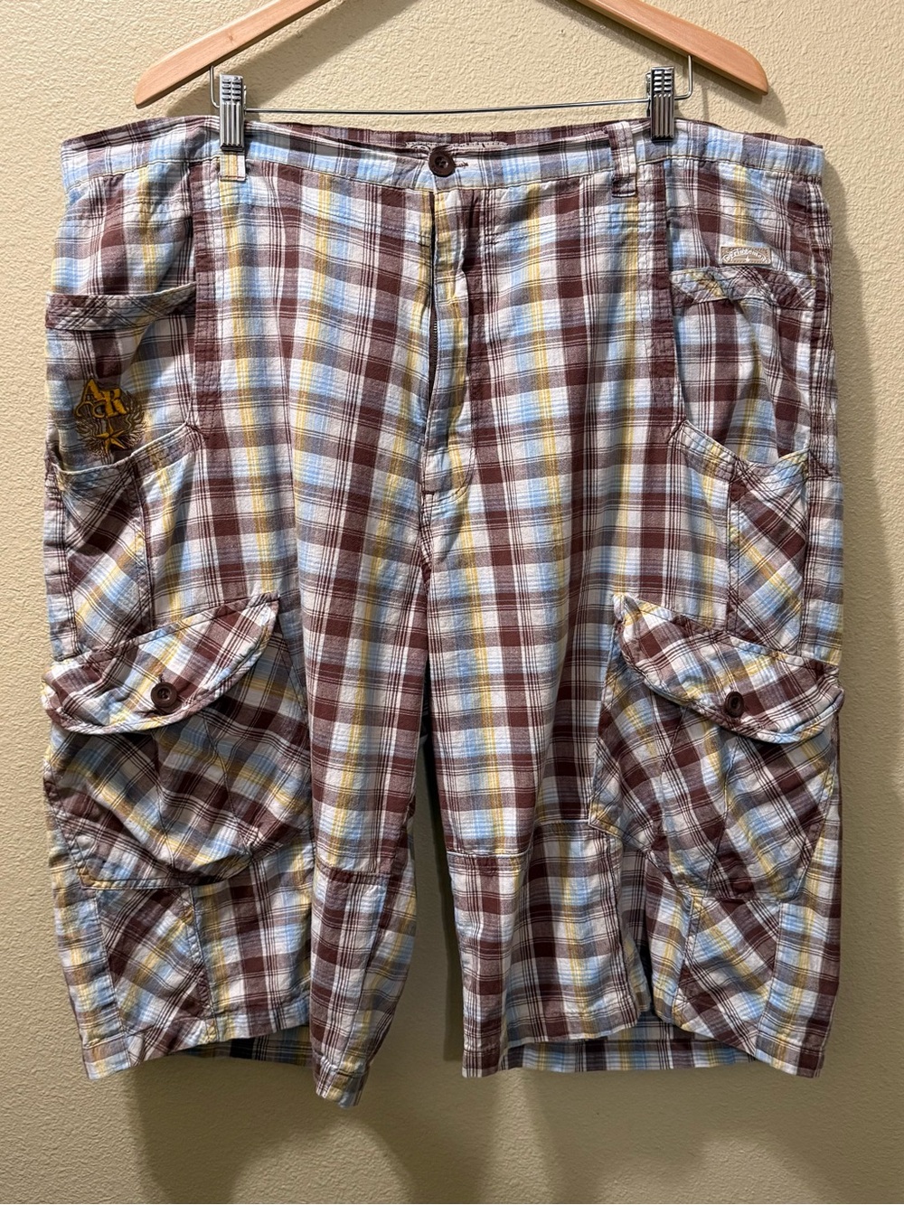 Men’s Size 46 Vintage Raider Jean Co. Multicolor Plaid Cargo Shorts